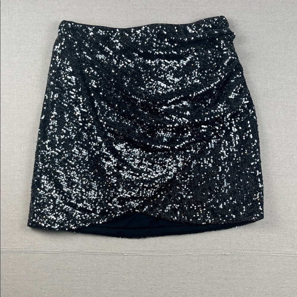 Alice + Olivia Fidela Sequin Wrap Mini Skirt
Size: 8